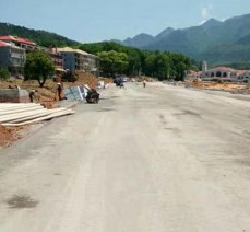 九江市廬山南門市政道路及停車場水穩層攤鋪工程
